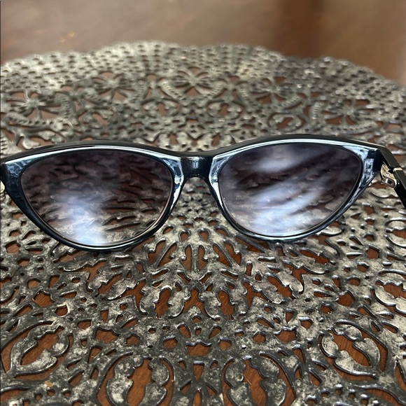 Isabel Marant Sleek Black Cat Eye Sunglasses - Picture 4 of 6